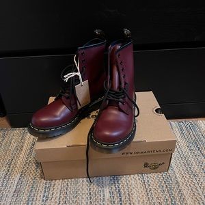 Dr. Martens - 1460 SMOOTH LEATHER LACE UP BOOTS